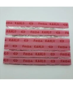 Étiquettes Tissées à Coudre • Fond Rose / Texte Rouge • Marquage Vêtement Nom Prénom • Bracelets Message