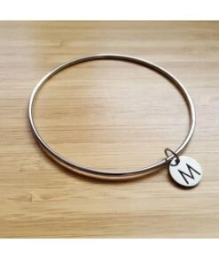 Jonc Et Sa Mini Médaille Initiale Au Choix En Acier